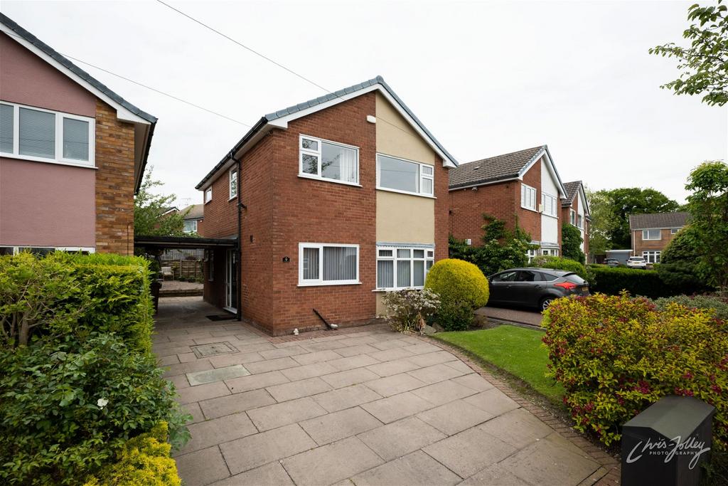 Chepstow Drive, Hazel Grove, Stockport SK7 4RY 3 bed detached house for