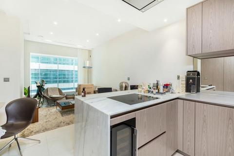 1 bedroom apartment to rent, Sugar Quay, Landmark Place, City, EC3R