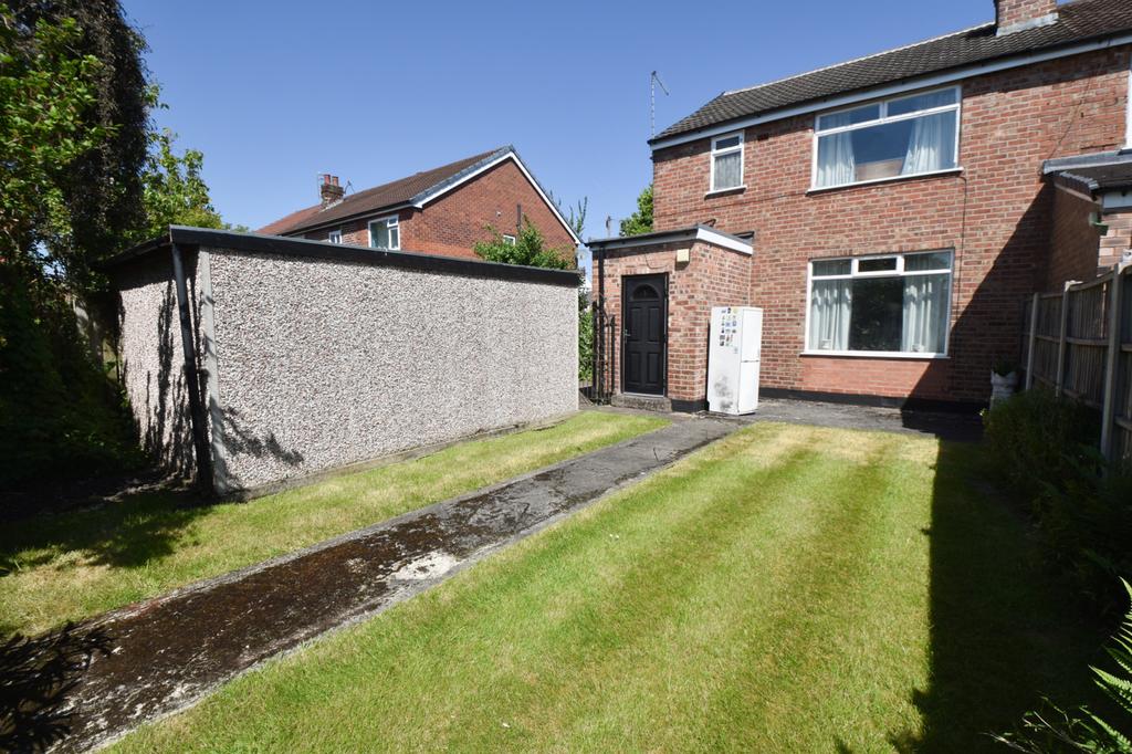 Davyhulme Road, Urmston, M41 3 bed semidetached house for sale £325,000