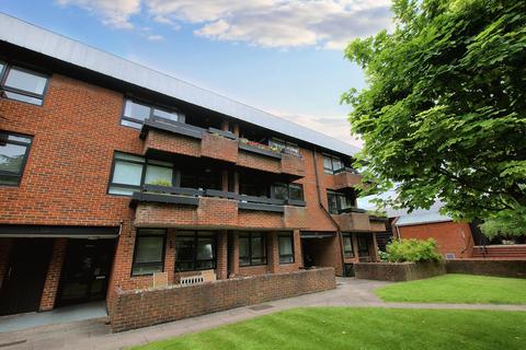 1 bedroom flat to rent, Holmes Court