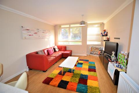 1 bedroom flat to rent, Holmes Court