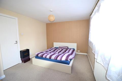 1 bedroom flat to rent, Holmes Court