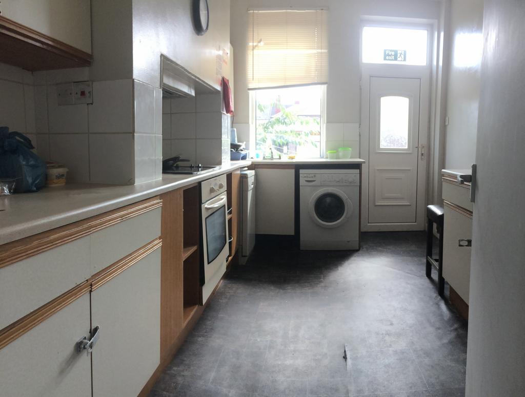 50 pinderfields road, room 8, wakefield, west yor