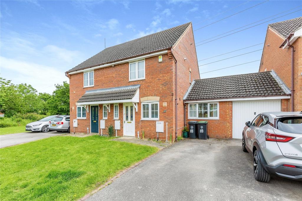 Lodge Way, Irthlingborough... 2 bed semidetached house £200,000