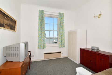 2 bedroom flat for sale, West Street, Gravesend, Kent