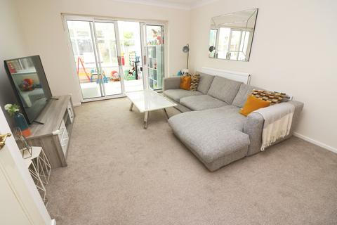 9 Fleetway, Egham, TW20 8UA