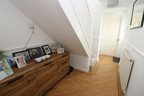 9 Fleetway, Egham, TW20 8UA