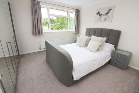 9 Fleetway, Egham, TW20 8UA