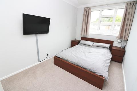 9 Fleetway, Egham, TW20 8UA