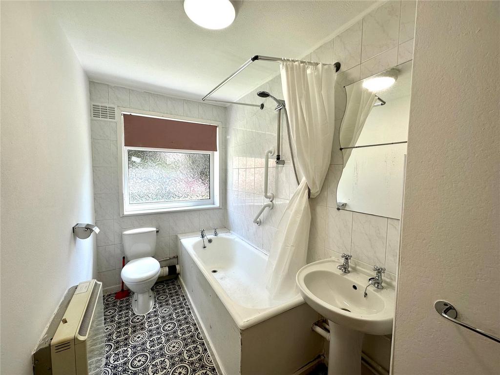 Apartment in Salford, Greater Manchester - View 3