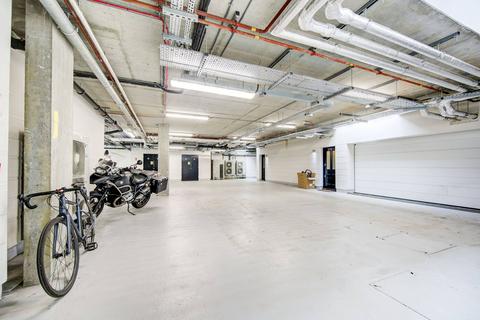 15 Rainsborough Square, London, SW6 1DQ
