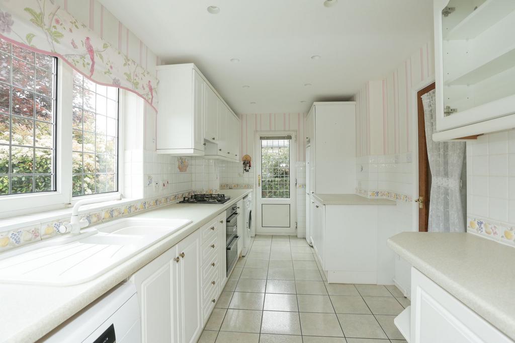 Queens Avenue, Birchington, CT7 3 bed detached house for sale £595,000