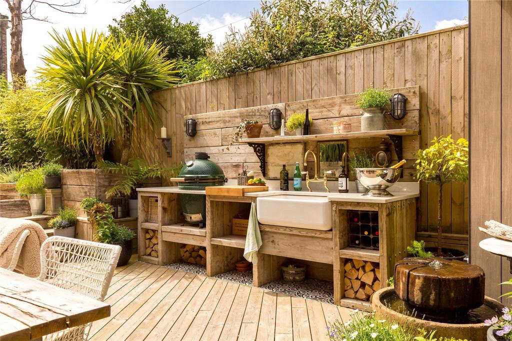 Outdoor Kitchen