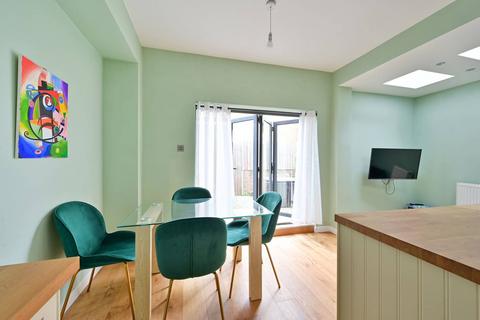 2 bedroom flat for sale - Abbey Road, South Wimbledon, London, SW19