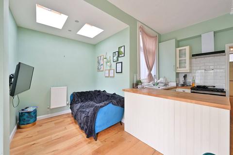 2 bedroom flat for sale, Abbey Road, South Wimbledon, London, SW19