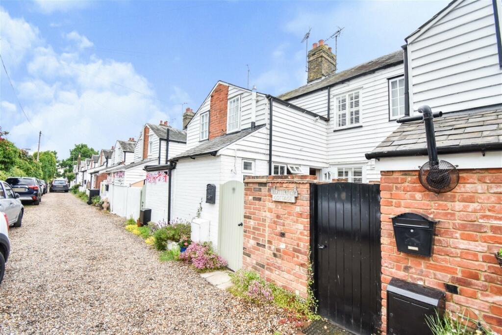 Granville Terrace, BurnhamOnCrouch... 2 bed terraced house £290,000
