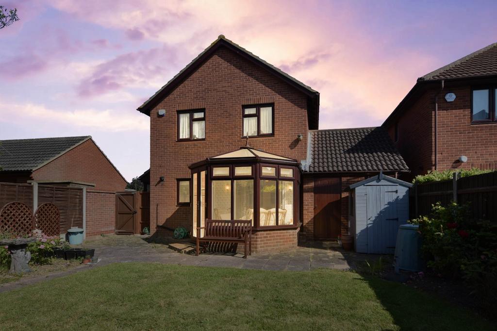Sonning Way, North Shoebury, Shoeburyness, Essex, SS3 3 bed detached
