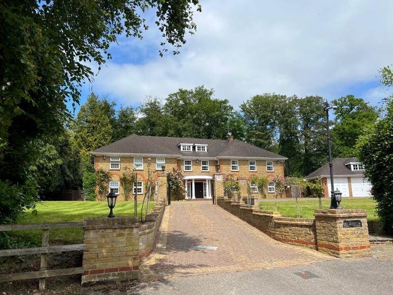 Kier Park, Ascot, Berkshire, SL5 7DS 5 bed detached house £8,995 pcm