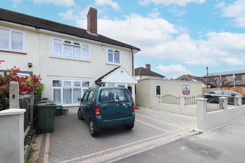 3 bedroom semi-detached house to rent, Gainsborough Road, New Malden