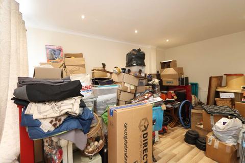 3 bedroom semi-detached house to rent, Gainsborough Road, New Malden
