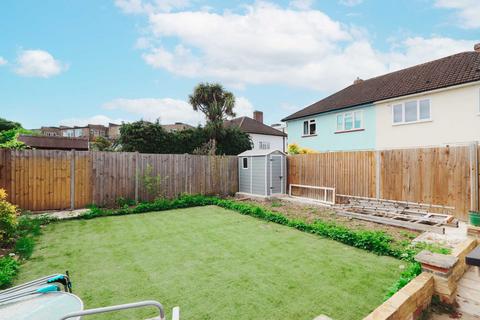 3 bedroom semi-detached house to rent, Gainsborough Road, New Malden