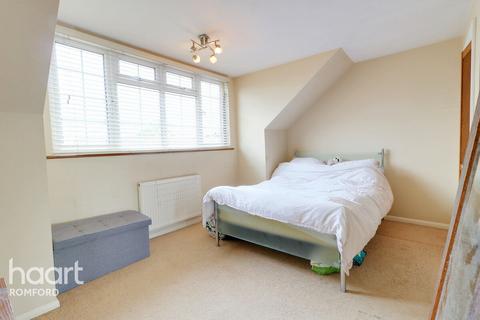 26 Sims Close, Romford, RM1 3QT