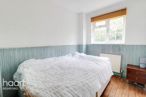 26 Sims Close, Romford, RM1 3QT