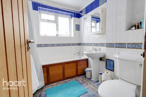 26 Sims Close, Romford, RM1 3QT