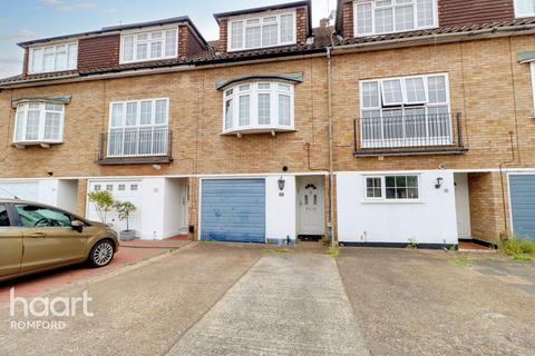 26 Sims Close, Romford, RM1 3QT