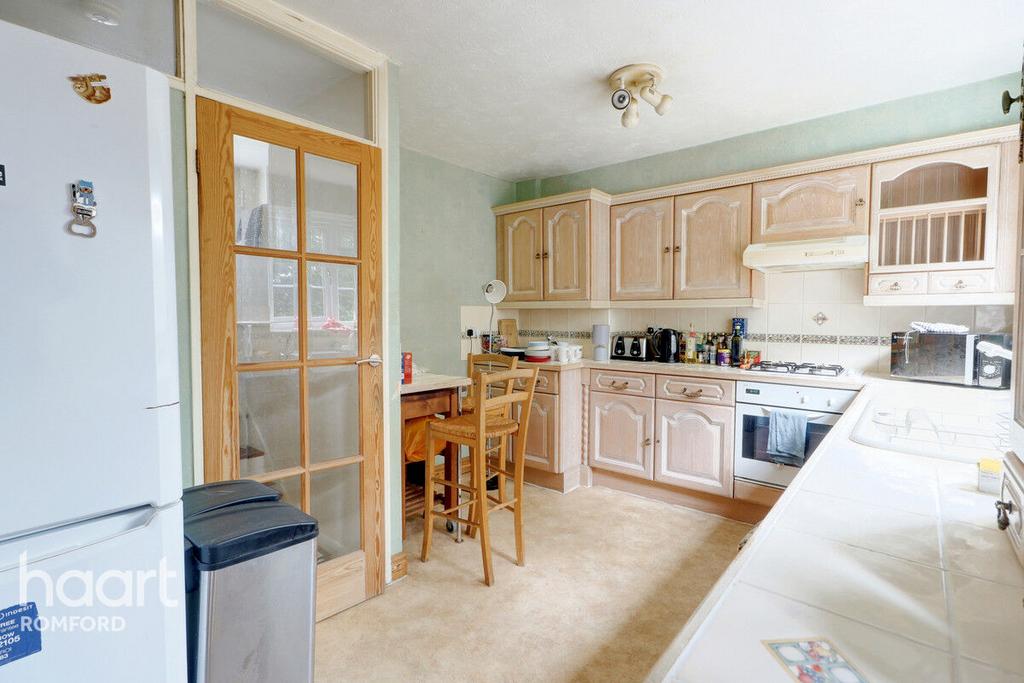 Sims Close, Romford 3 bed townhouse for sale £425,000