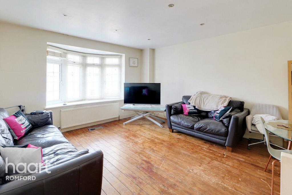 Sims Close, Romford, RM1 3QT 3 bed townhouse for sale £425,000