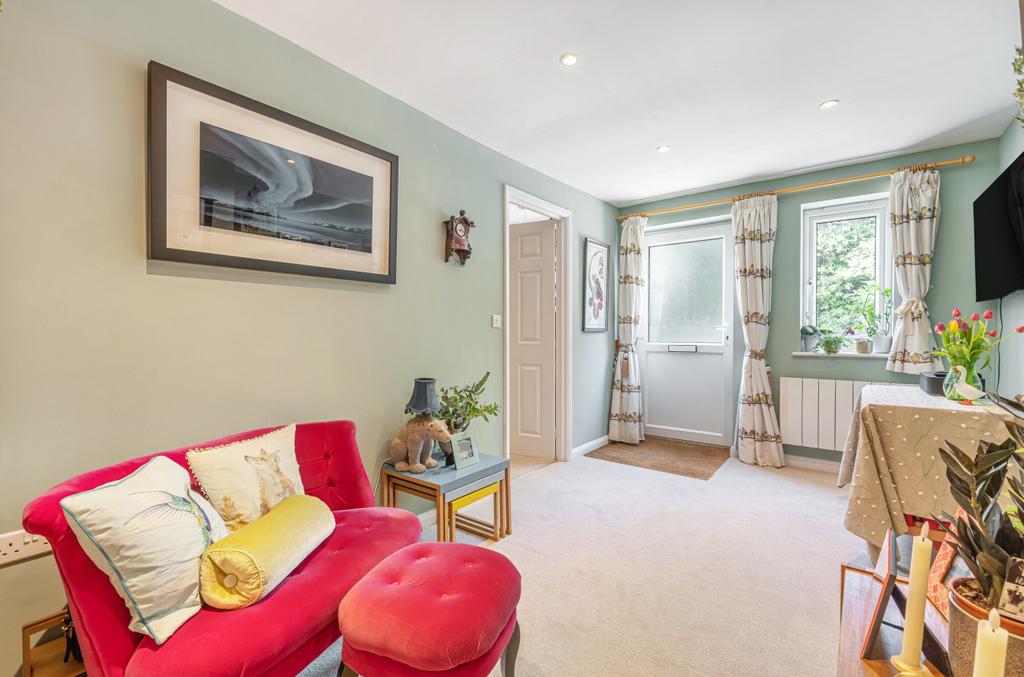 Haslemere, Surrey, GU27 1 bed flat for sale £175,000