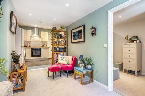 1 bedroom flat for sale, Kings Road, Haslemere, Surrey, GU27