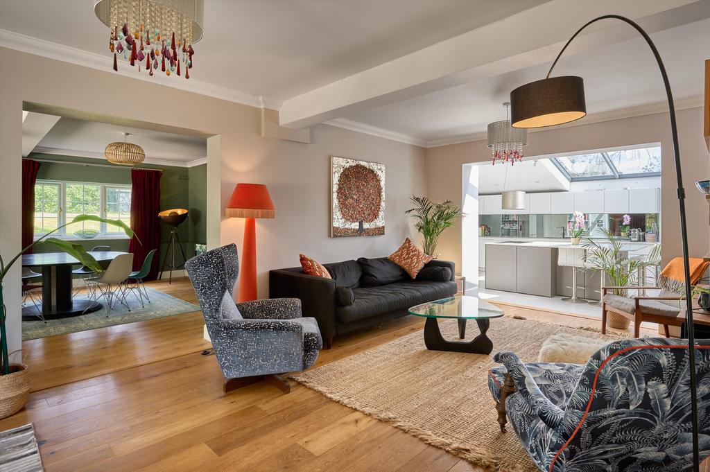 Weydown Road, Haslemere, Surrey, GU27 6 bed detached house for sale £