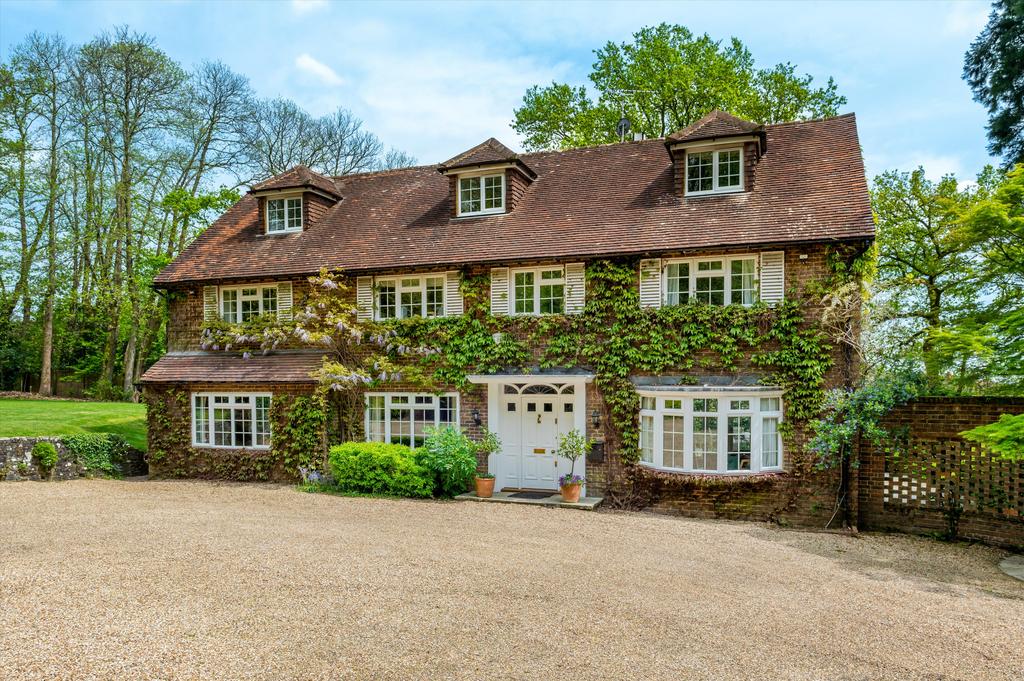 Weydown Road, Haslemere, Surrey, GU27 6 bed detached house for sale £