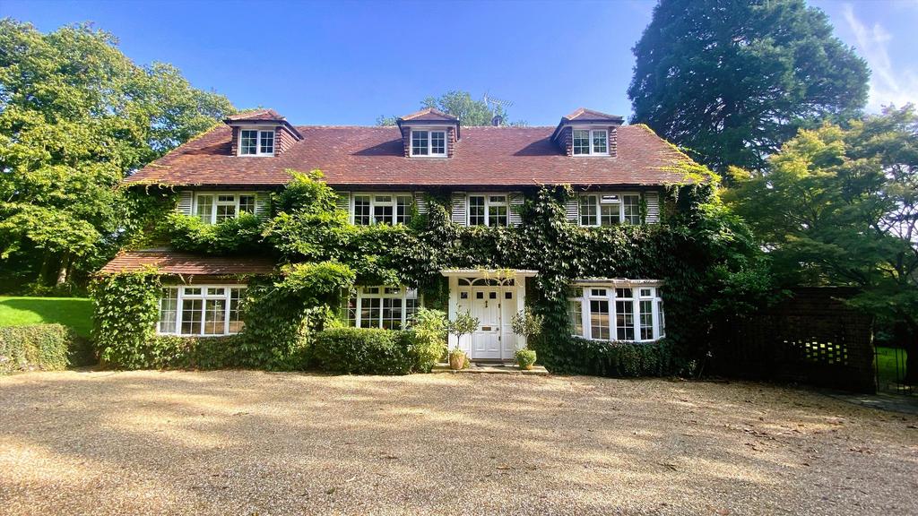Weydown Road, Haslemere, Surrey, GU27 6 bed detached house for sale £