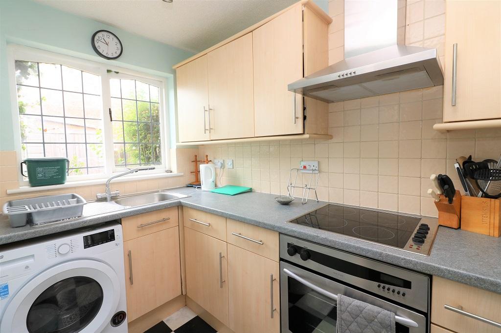 Larkins Close, Baldock, SG7 2 bed semidetached house £1,100 pcm (£