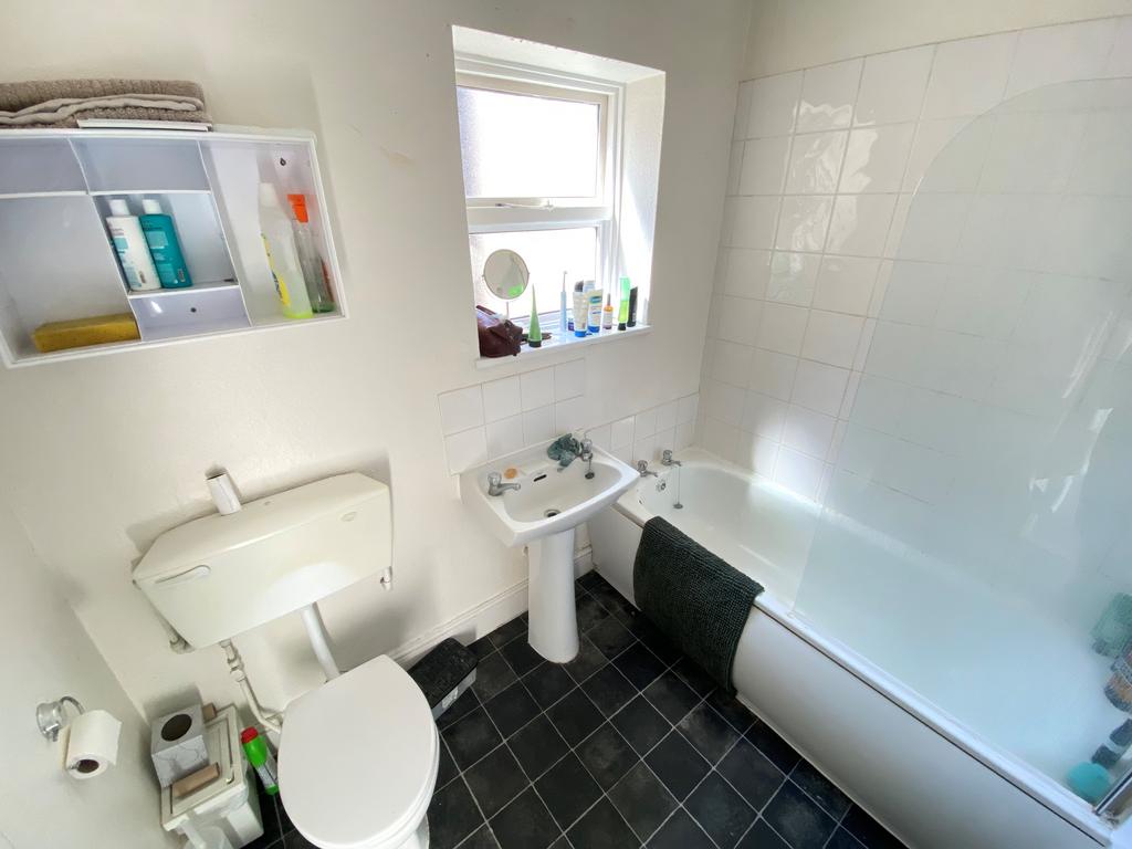 Bathroom T202305311103.jpg