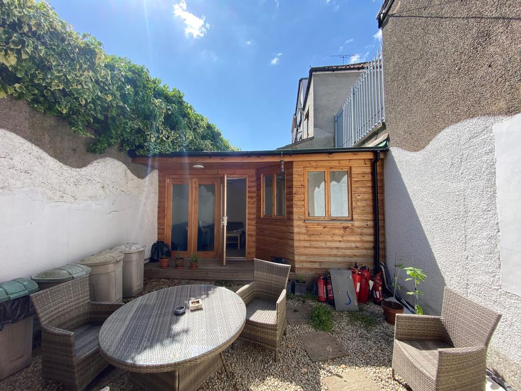 Summerhouse T202305311101.jpg