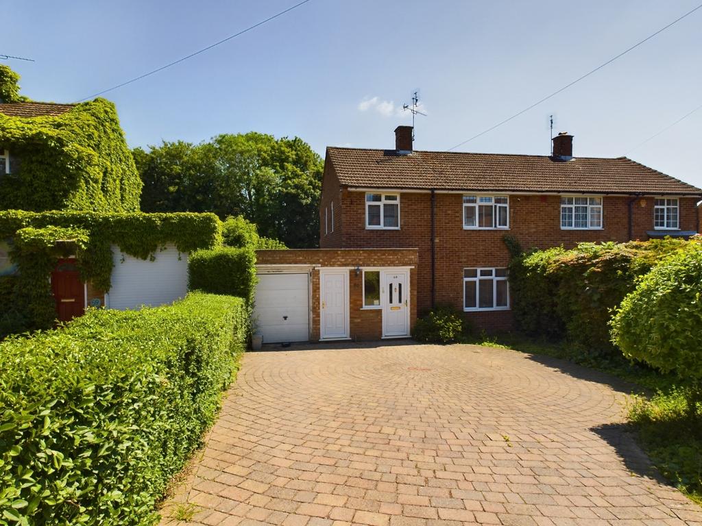 Summerhouse Way, Abbots Langley... 3 bed semidetached house £500,000
