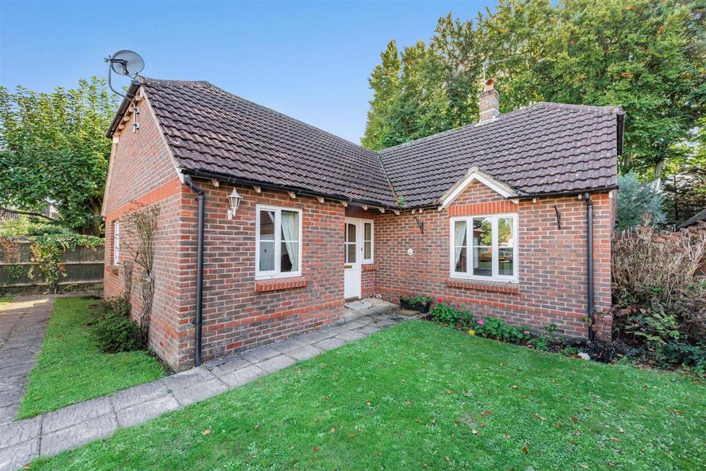 Boxgrove, Chichester PO18 3 bed detached bungalow for sale £450,000