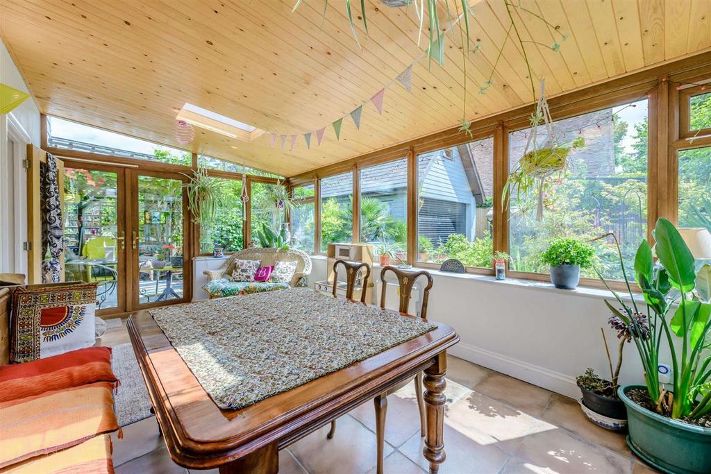 Garden/Dining Room