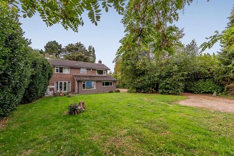 4 bedroom detached house for sale, Chichester PO19