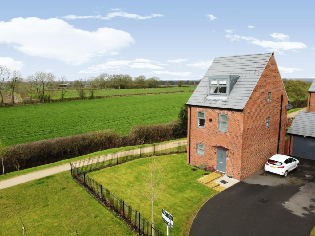 Fernlea Drive, Linton, Swadlincote, Derbyshire, DE12 4 bed detached