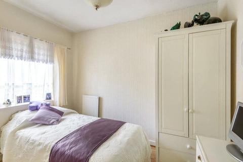 3 bedroom end of terrace house for sale - Braybourne Close, Uxbridge, Greater London, UB8