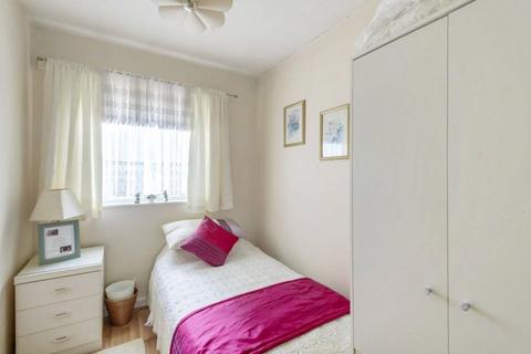 3 bedroom end of terrace house for sale - Braybourne Close, Uxbridge, Greater London, UB8