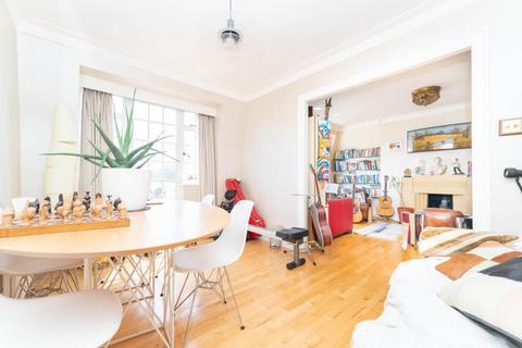 79 Ealing Village, London, W5 2EA