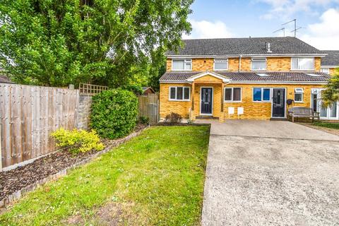 3 bedroom semi-detached house to rent, Minstead Drive, Hampshire GU46