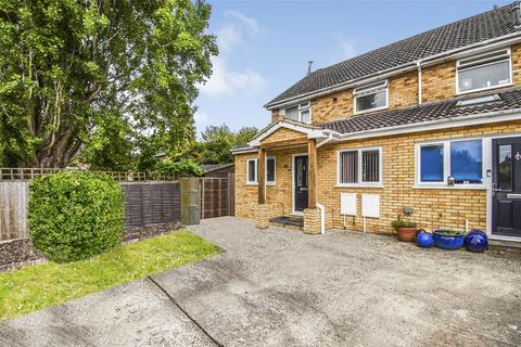 3 bedroom semi-detached house to rent, Minstead Drive, Hampshire GU46