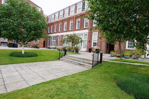 2 bedroom flat for sale, Hall Park Road, Hunmanby YO14